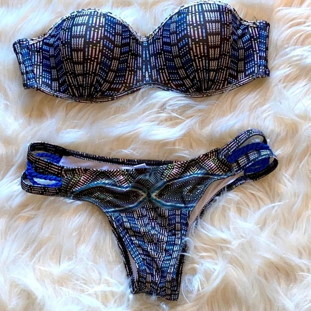 BOHO Gypsy Vibes Blue & Black Patterned Underwire Bikini Size Medium Coachella